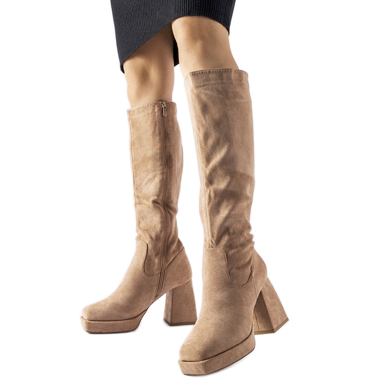 Bézs meleg csizma masszív Fantino sarkon