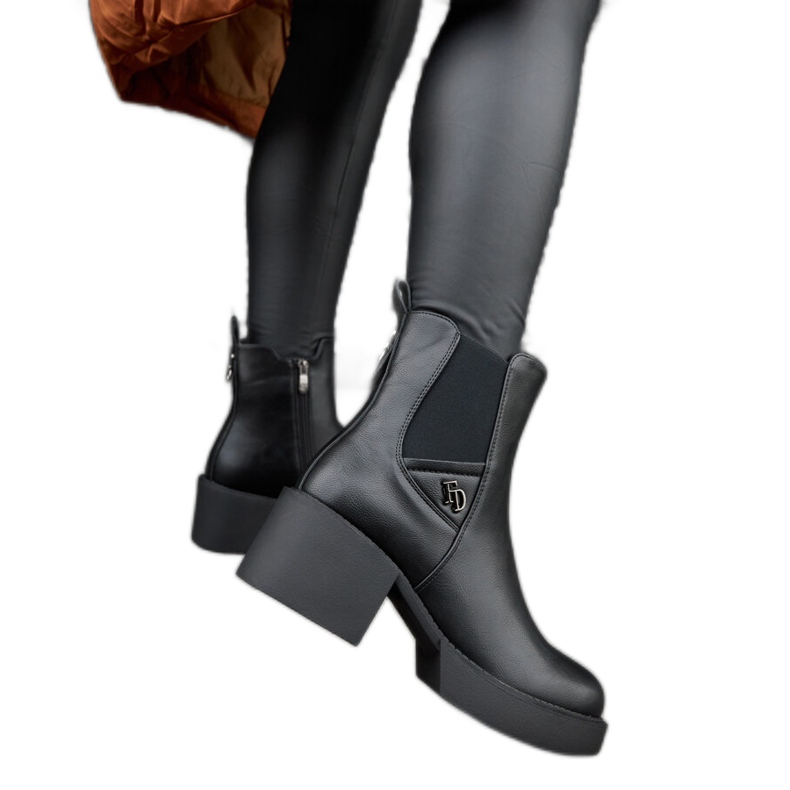 Fekete szigetelt bokacsizma Albert blokkal