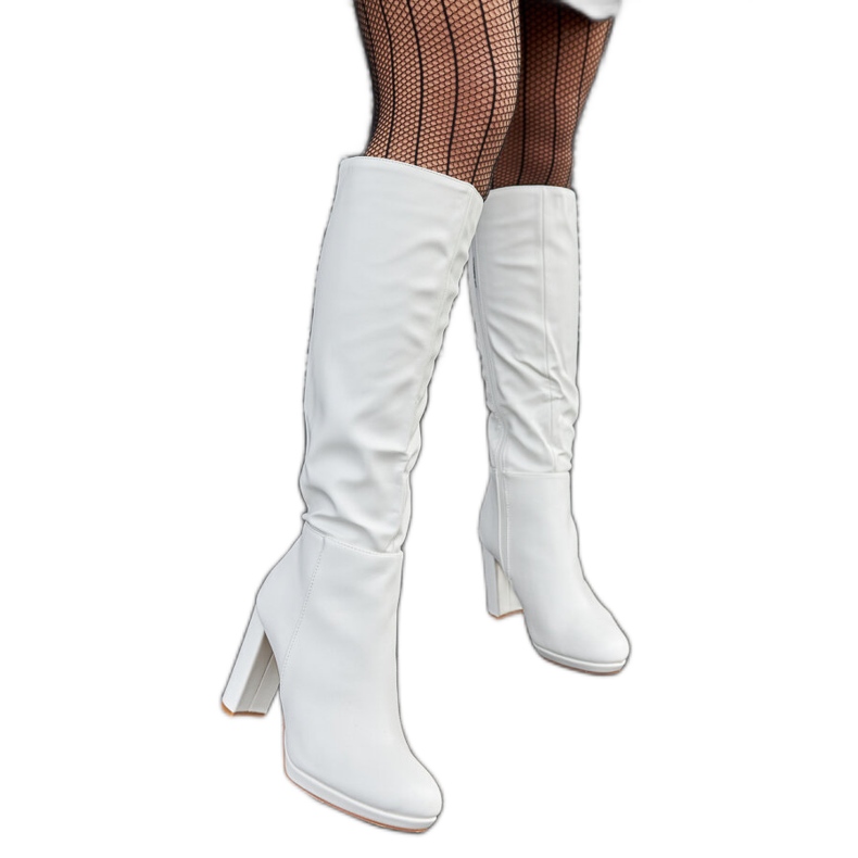 Strother fehér, magas sarkú csizma
