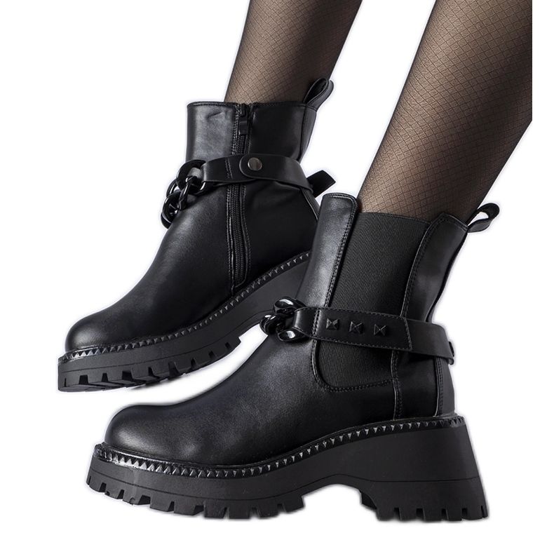 Fekete bokacsizma masszív Beltran talppal