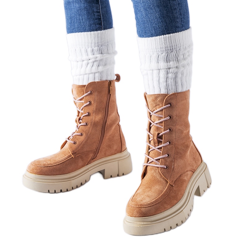 Piros tornacipő masszív Riel talppal