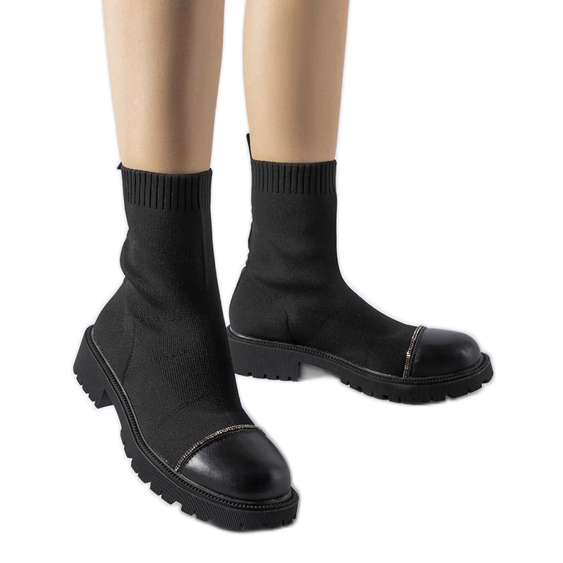 Fekete zoknis bokacsizma strasszokkal a Vail márkától