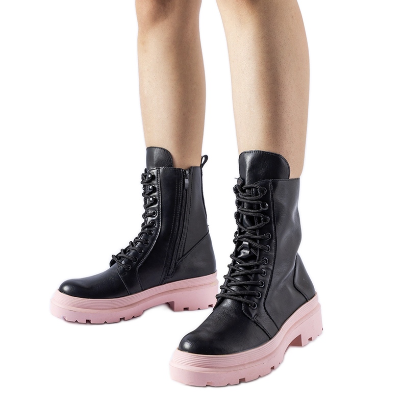 Fekete tornacipő színes Quennie talppal