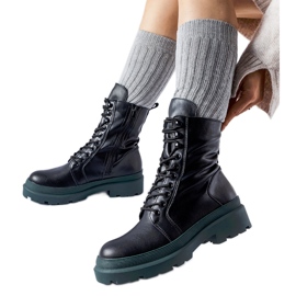 Fekete tornacipő színes Quennie talppal