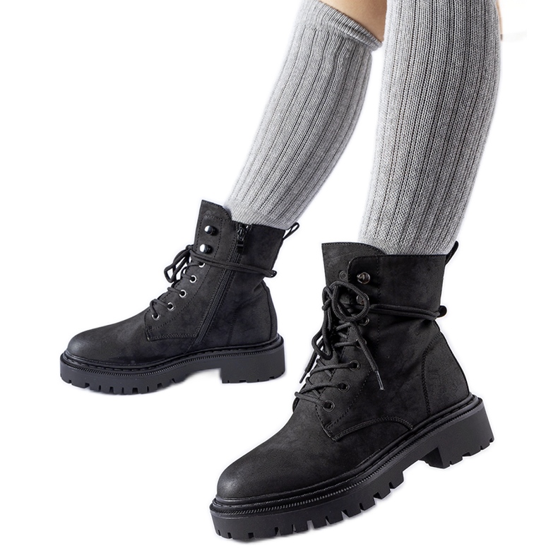 Fekete lapos csizma Brattle védővel