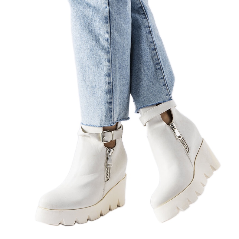 Sherri fehér ék alakú bokacsizma