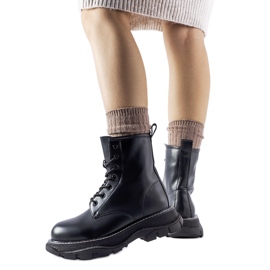 Fekete munkáscipő masszív Borsano talppal