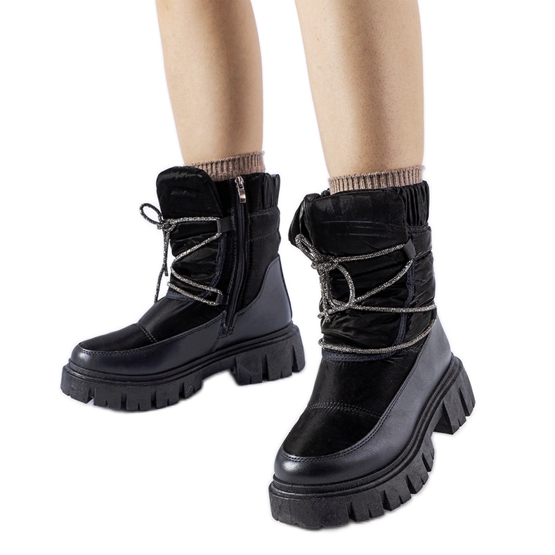 Fekete hócsizma Pettenasco strasszokkal