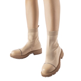 Barna zoknis bokacsizma strasszokkal a Vail márkától