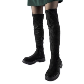 Kossuth hosszú fekete csizma masszív talppal