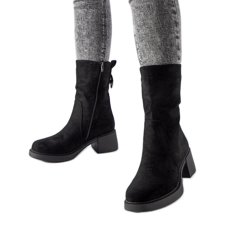 Fekete bokacsizma öko-velúrból Agordino