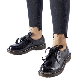 Fekete lakkcipő Rodriguez masnival