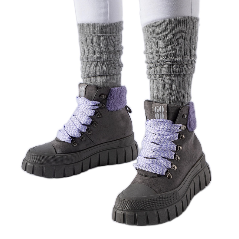 Szürke bokacsizma lila Roanoke díszítéssel