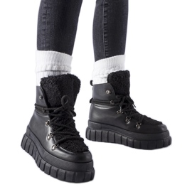 Fekete bokacsizma masszív Sforza platformon