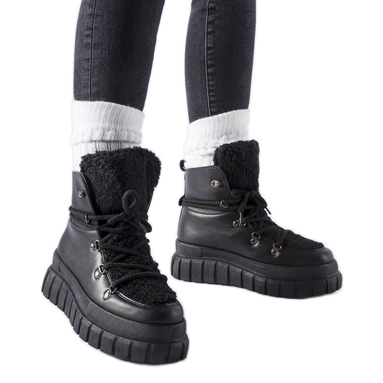 Fekete bokacsizma masszív Sforza platformon