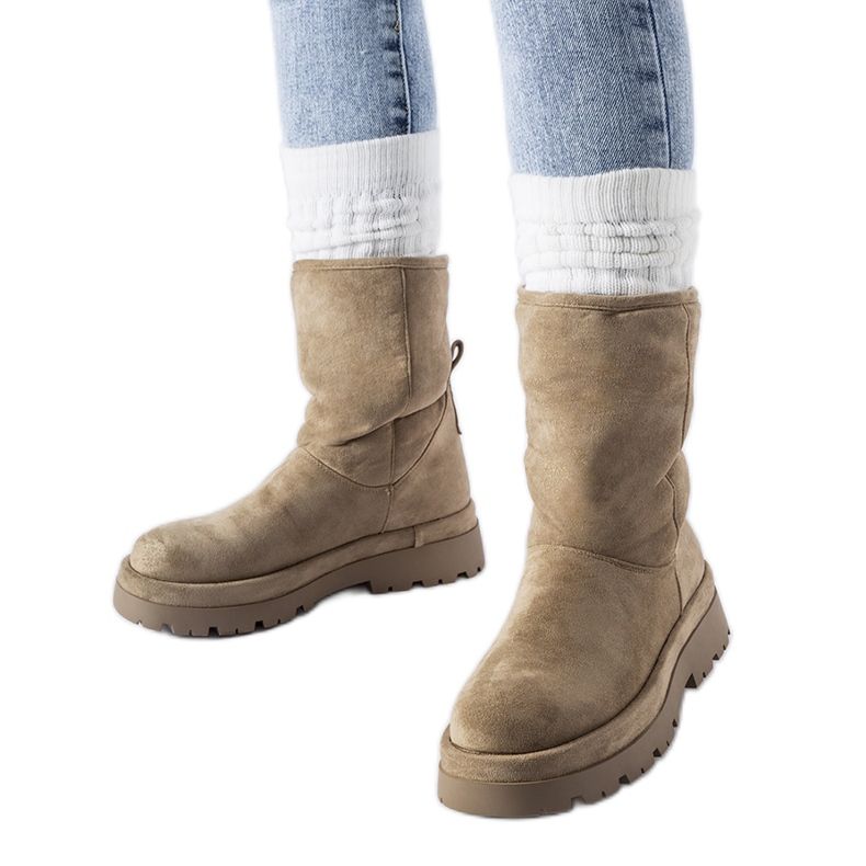 Barna hőszigetelt csizma masszív Flavia talppal