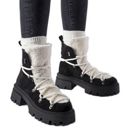 Fekete munkáscsizma díszítőnyelvvel Perugiából