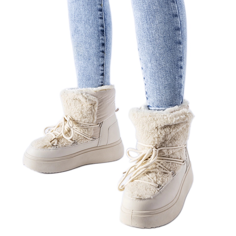 Bézs színű hócsizma masszív Elvio platformon Bézs színű hócsizma masszív Elvio platformon