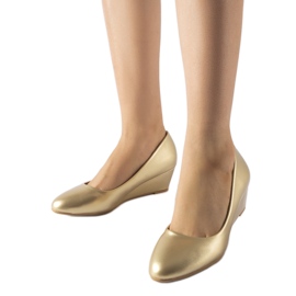 Golden Houston low wedge balettlakások aranysárga