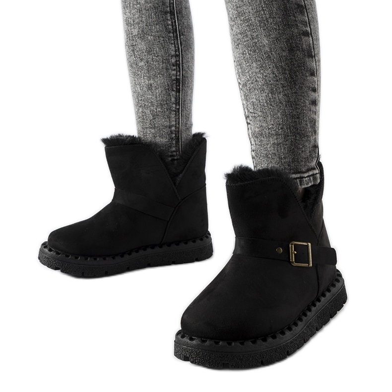 Fekete szigetelt hócsizma Monal kivágással Fekete szigetelt hócsizma Monal kivágással