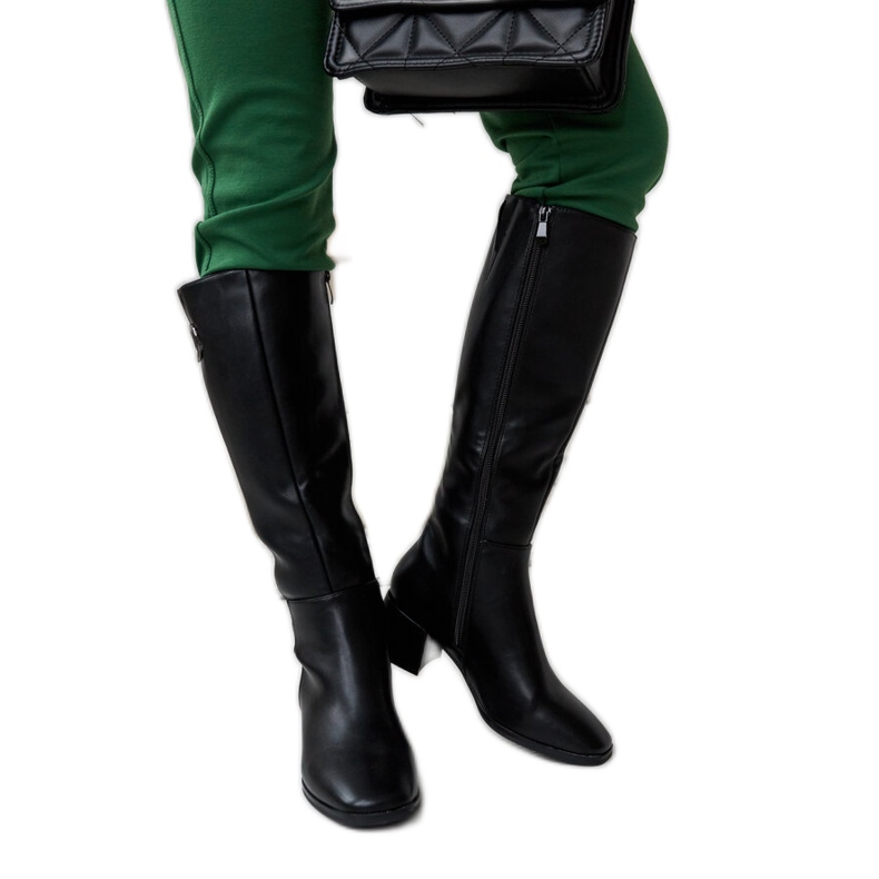 Fekete csizma dekoratív Sydney csattal