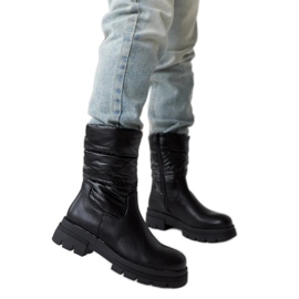 Fekete szigetelt bokacsizma Malvaro foltvarrással