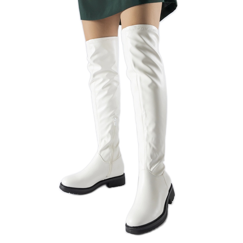 Fehér hosszú csizma sötét Sisson talppal