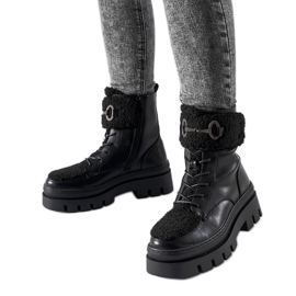 Fekete szigetelt munkáscsizma Highland csattal Fekete szigetelt munkáscsizma Highland csattal