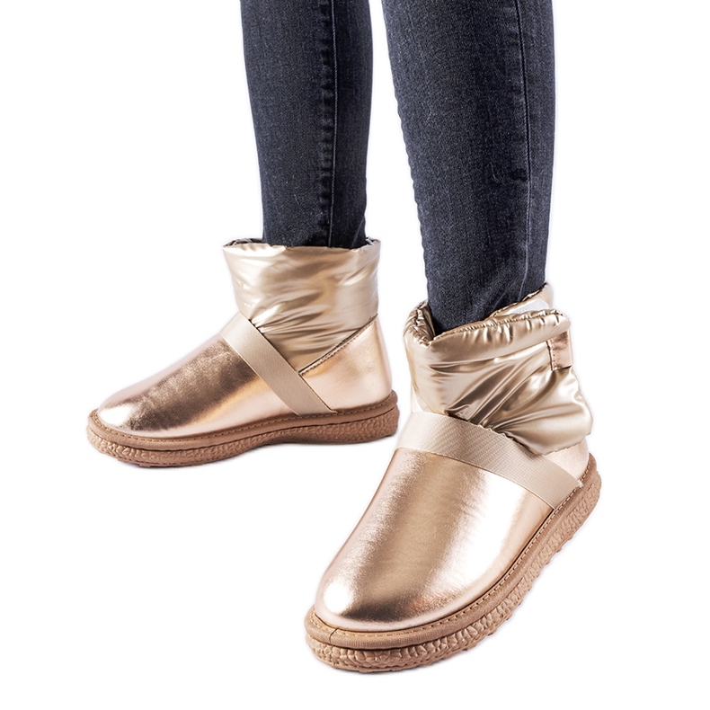 Barna fényes rövid hócsizma a Delaune márkától