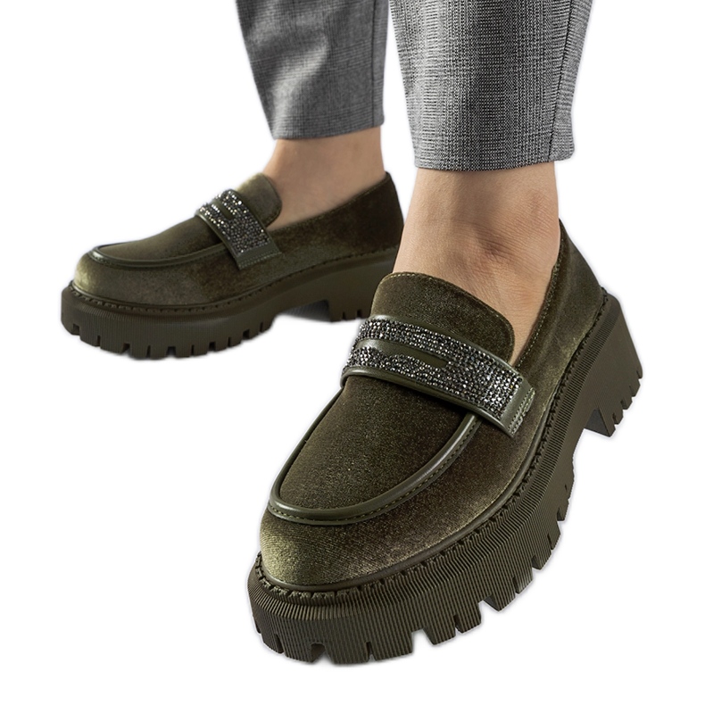 Longuelo strasszokkal díszített zöld mokaszinok