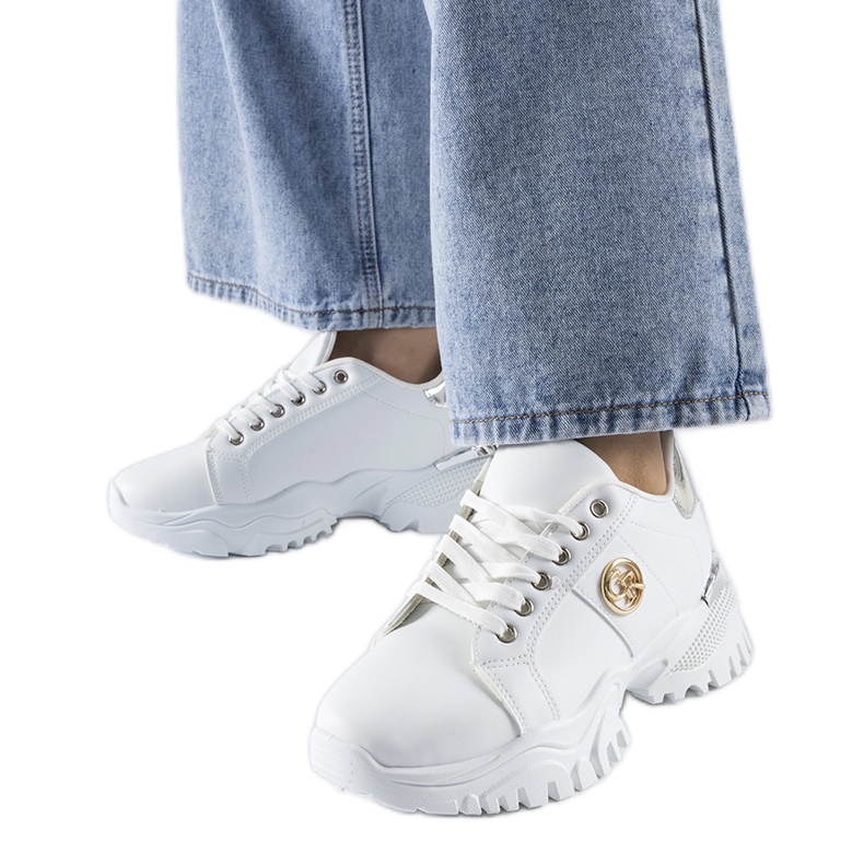 Fehér tornacipő masszív Arpaia talppal Fehér tornacipő masszív Arpaia talppal