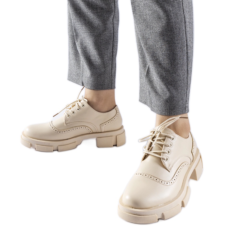 Bézs színű fűzős Piazzetta cipő