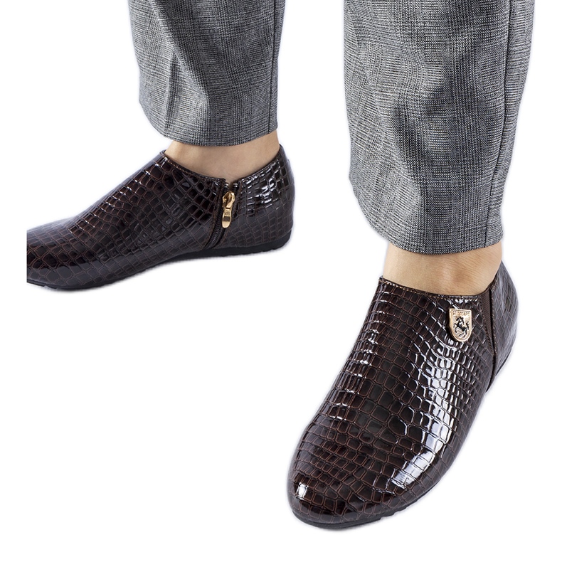 Barna lakkcipő a Nelec márkától