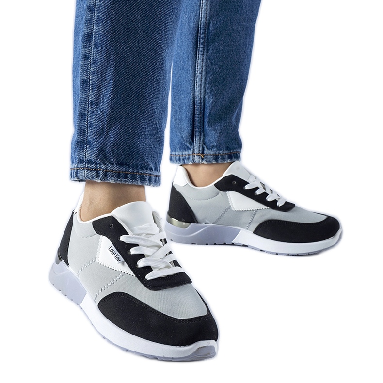 Szürke és fekete szövet tornacipő a Geraldino-tól