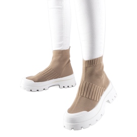 Barna tornacipő rugalmas Varden felsőrésszel Barna tornacipő rugalmas Varden felsőrésszel