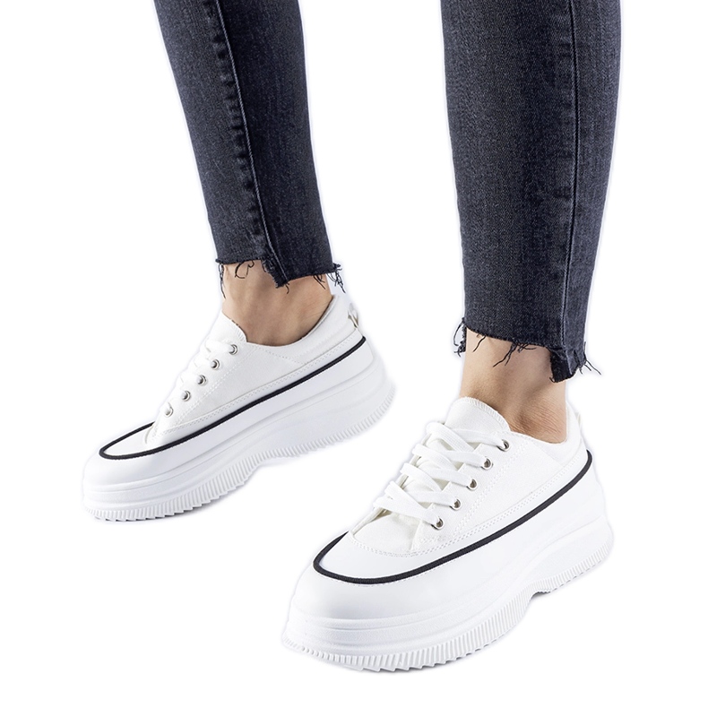 Fehér tornacipő a Plesio platformon Fehér tornacipő a Plesio platformon