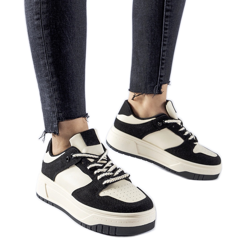 Fekete tornacipő a Crim platformon