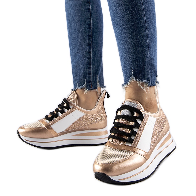 Arany csillogó tornacipő a Marce platformon aranysárga