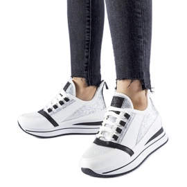 Fehér csillogó tornacipő a Marce platformon