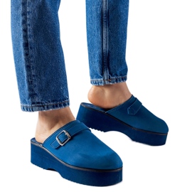 Sötétkék klumpacsúszdák a Lang platformon Sötétkék klumpacsúszdák a Lang platformon