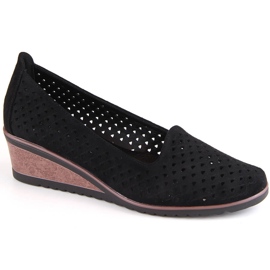Női velúr áttört ékcipő, fekete Potocki SZ12306