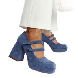 Cher kék pumpái masszív blokksarokkal Cher kék pumpái masszív blokksarokkal