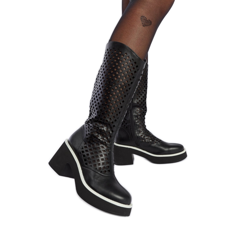 Fekete áttört Anahola magas sarkú csizma