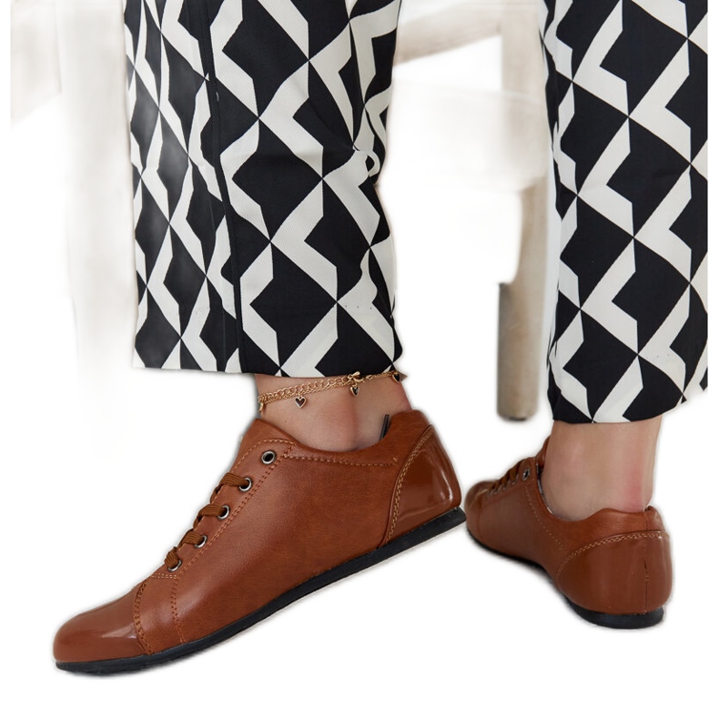 Parady barna cipő patentos orrral