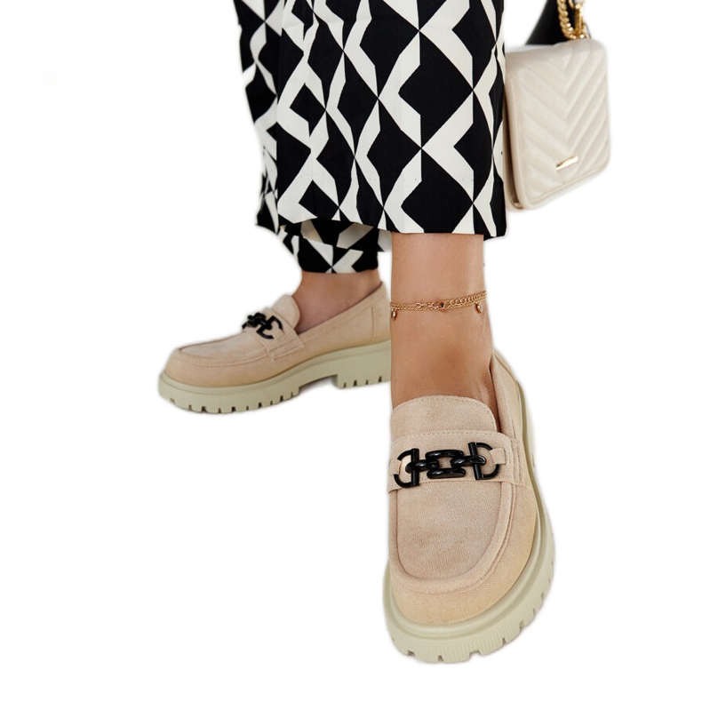 Bézs színű velúr cipők Lyle csattal