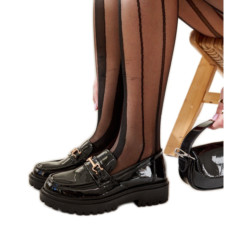 Fekete lakkozott mokaszinok Barbara csattal