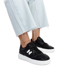 Fekete tornacipő fehér Mentha platformon