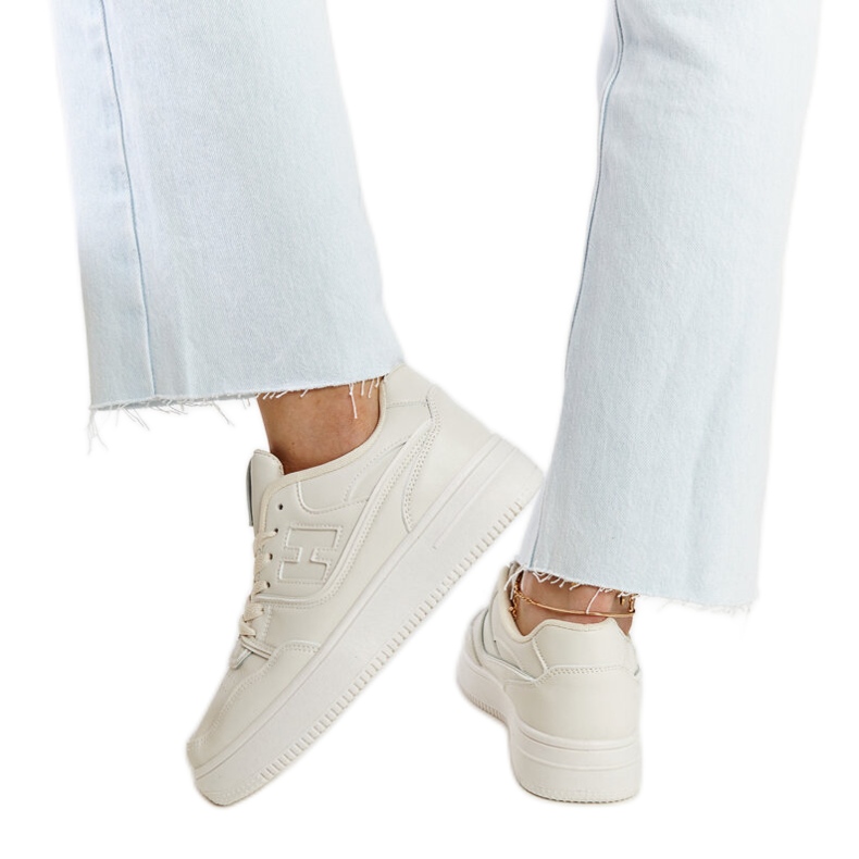 Bézs színű tornacipő a Mentha platformon