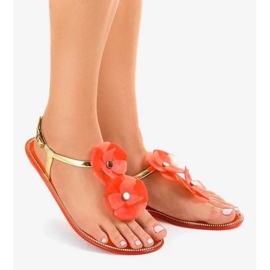 Patent bézs hegyes orrú pumpák alacsony sarokkal Patent bézs hegyes orrú pumpák alacsony sarokkal