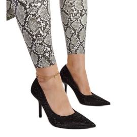 Liena fekete magassarkú